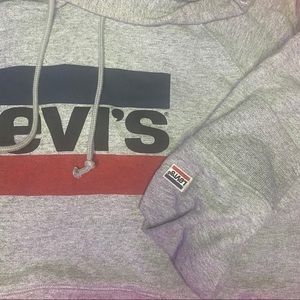 Levi’s women’s logo hoodie with pouch